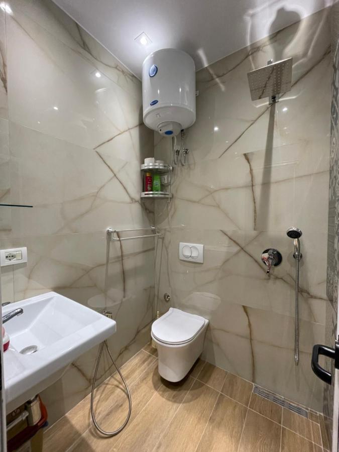 Modern 1 Bedroom City Apartment Тирана Экстерьер фото
